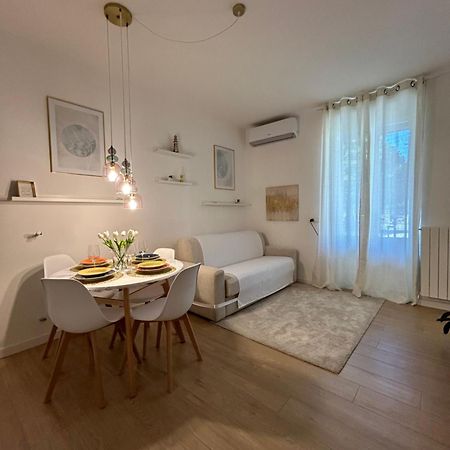 V&C Home Rental Specialist Appartamenti Fronte Lago Maggiore Germignaga Exteriör bild