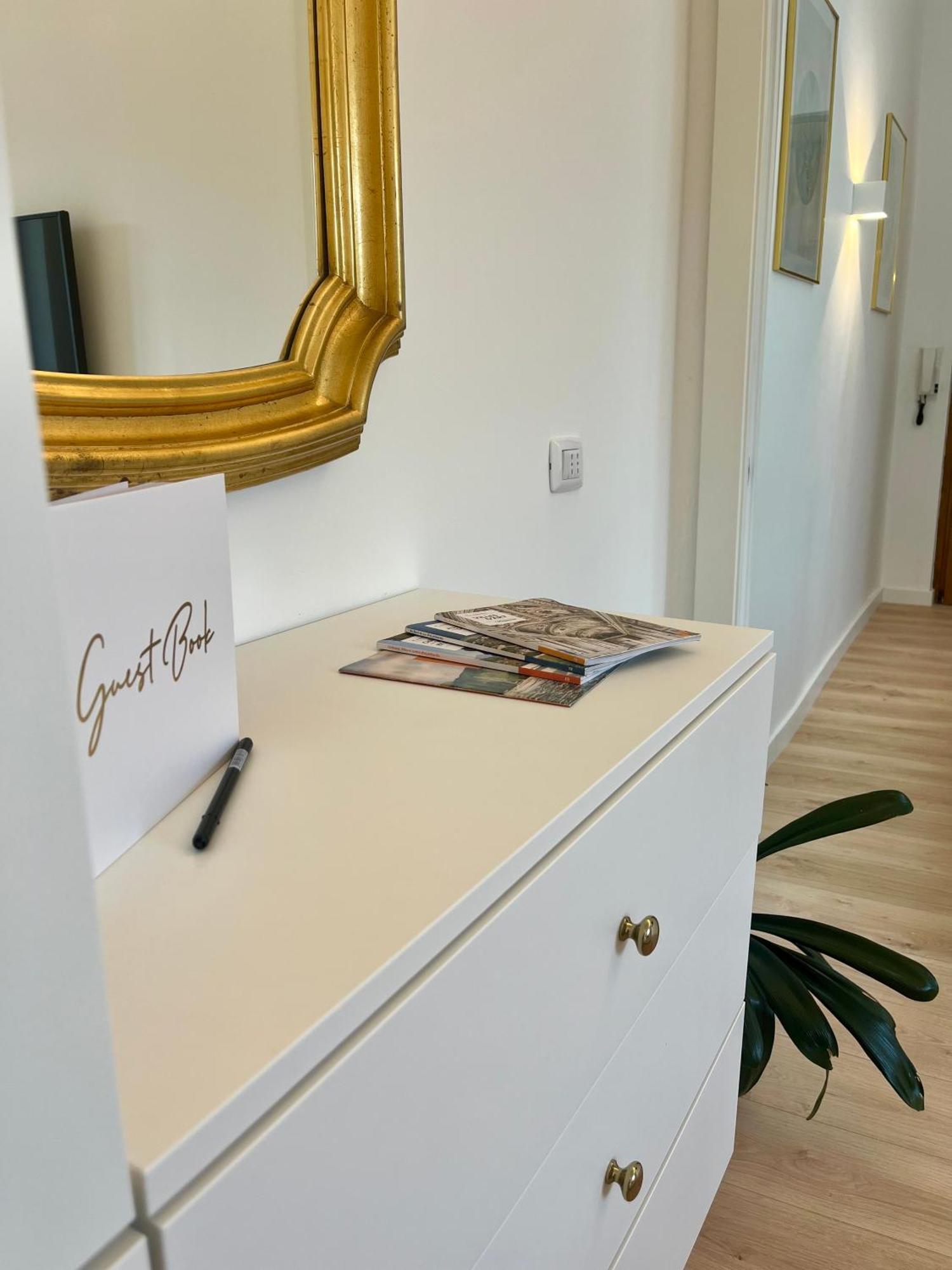 V&C Home Rental Specialist Appartamenti Fronte Lago Maggiore Germignaga Exteriör bild