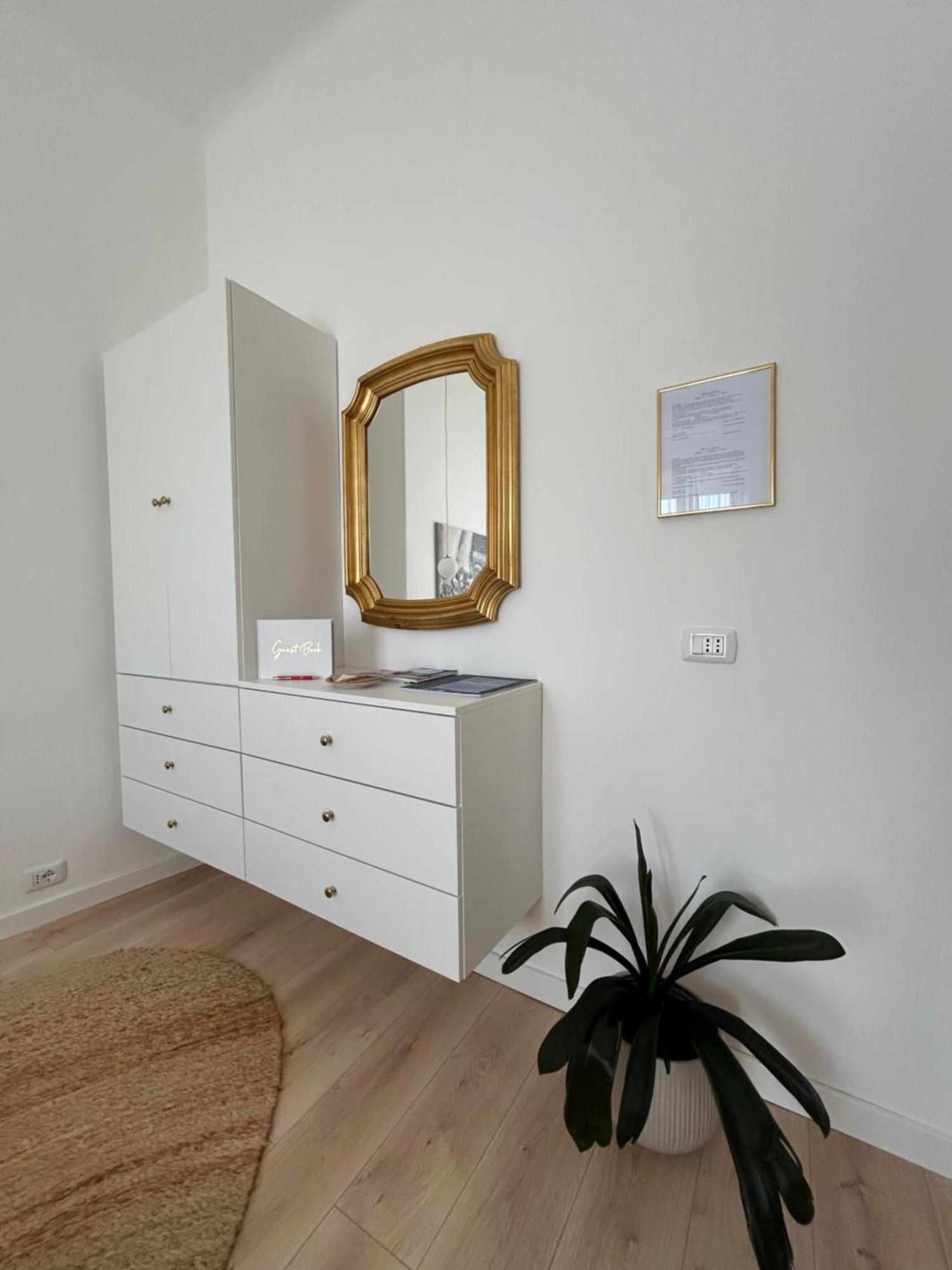 V&C Home Rental Specialist Appartamenti Fronte Lago Maggiore Germignaga Exteriör bild