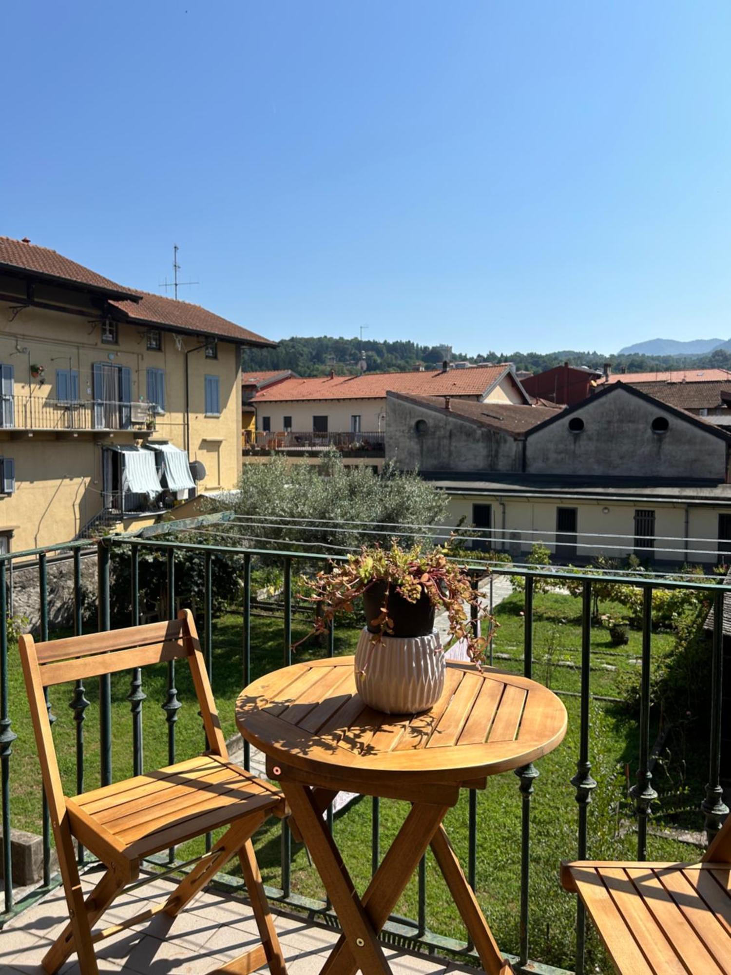 V&C Home Rental Specialist Appartamenti Fronte Lago Maggiore Germignaga Exteriör bild