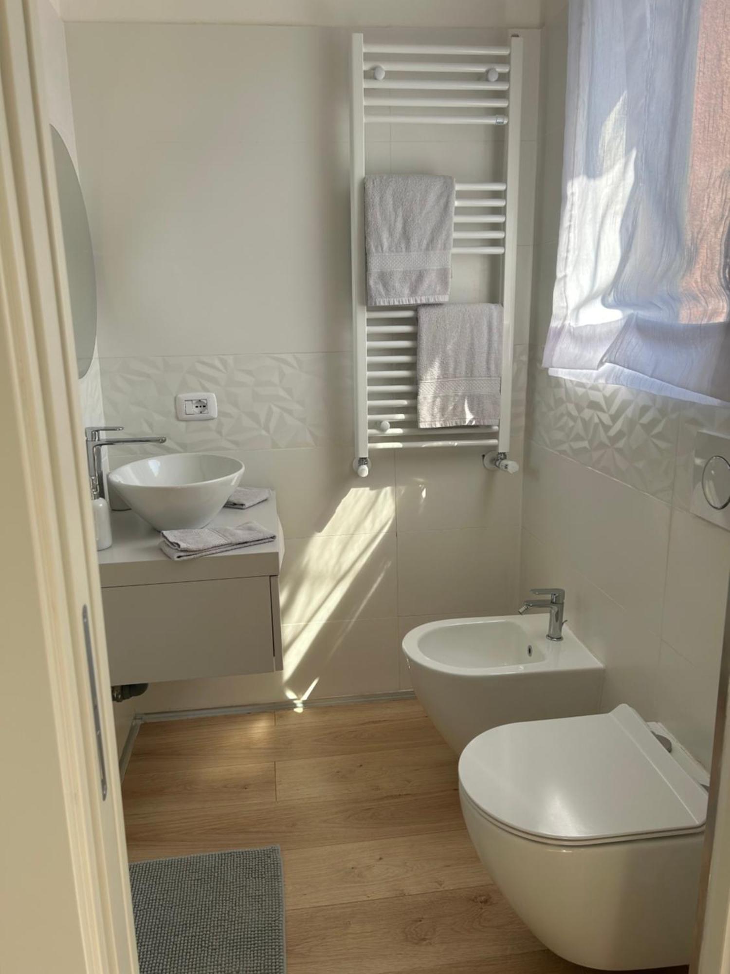V&C Home Rental Specialist Appartamenti Fronte Lago Maggiore Germignaga Exteriör bild